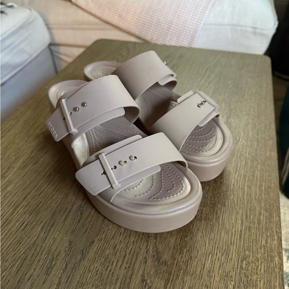 Crocs Brooklyn Buckle Tan Platform Sandal Sz 10